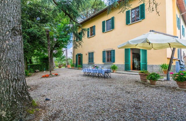 Wunderbares alleinstehendes Ferienhaus mit W-LAN, Whirlpool, TV, Innenhof, Panoramablick, Parkplatz