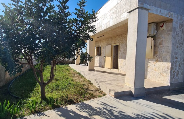 Wunderschöne Villa bei Torre Ovo , 800 Meter vom Meer entfernt. Neubau (2021)