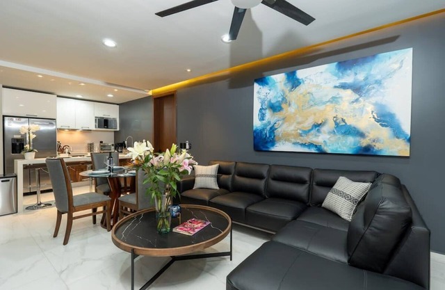 Beach Access, 4 Beds, 2 Bedroom, 2 Bath Quadrant 4107