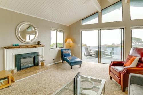 Beach Access and Hot Tub Coastal Gem in Manchester