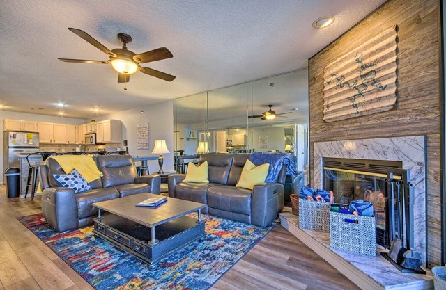 🏖️Beach Access※ Boat slip※pool access※ high speed internet 🛥️Lakefront/Balcony