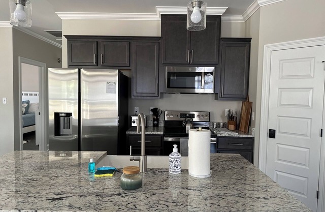Beach Access, sleeps 8, Pets-YES! Blue Oak Cottage - beach supplies included!