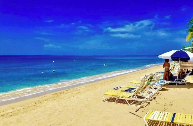 Beach Apartment, Walk to the Beach!