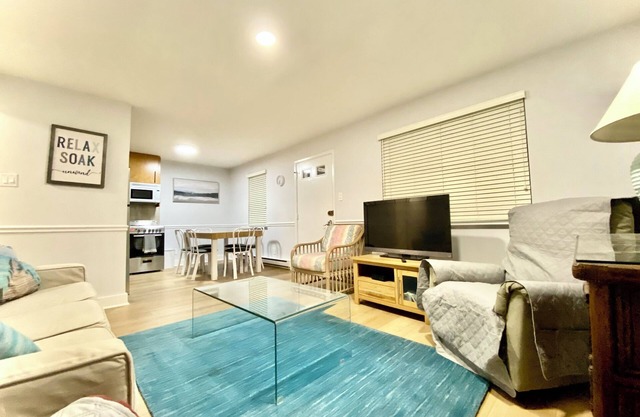 BEACH BLOCK 2 MIN Walk to OC Beach&Downtown. No Hassle Location.New Bath-Kitchen