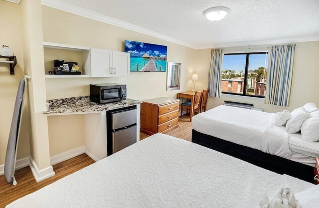 Beach Bound 3rd Floor Resort View Lodge Room