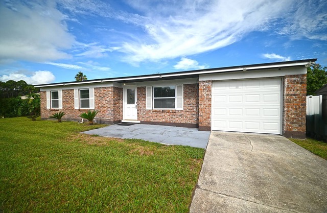 Beach Breeze - Pet Friendly, Fenced Yard.
