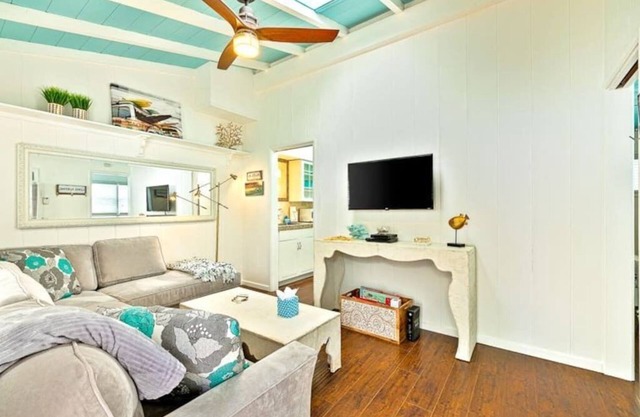 Beach Bungalow 1 + AC, privates Leben im Freien, zu Fuß zum Strand + Stadt