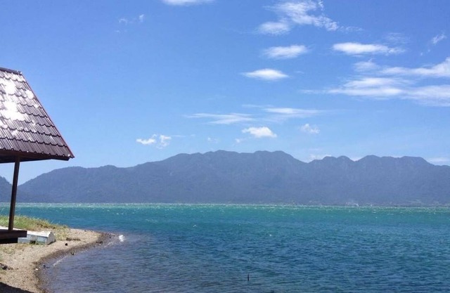 Strand & Bungalow am See Maninjau