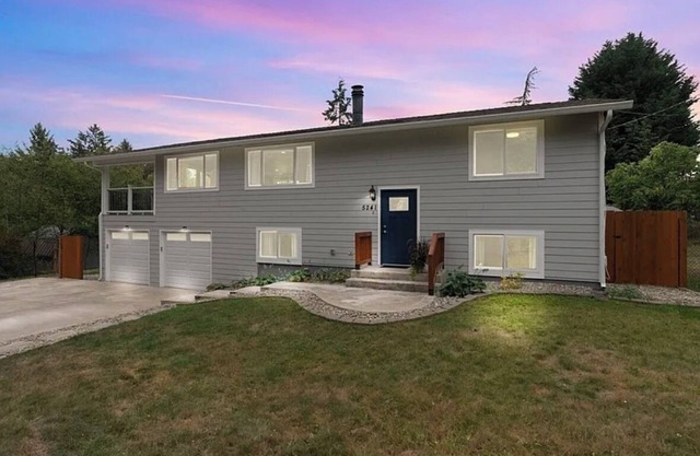 Beach Bungalow w/ paddle boards! AC, Rainier views, close to JBLM for military