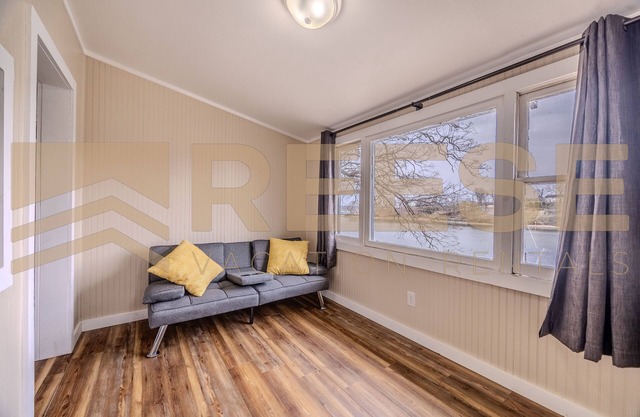 Beach Cabin #2, Private/Shared Beach - Cabin #2