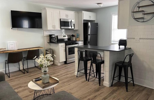 Beach Chic LBI Apartment- 1 Block from Beach
