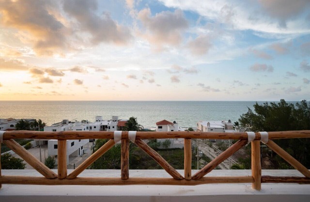 Beach Condo - Family & Fun by LAHOS