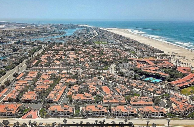 Beach Condo / Ventura County