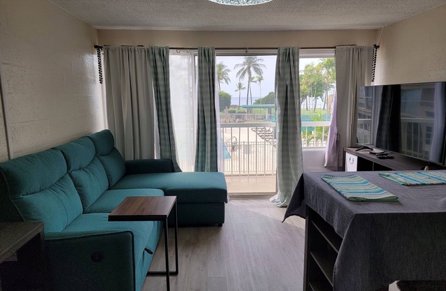 Beach Condo with beautiful ocean view and a lagoon beach