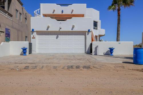 Beach & Desert Oasis