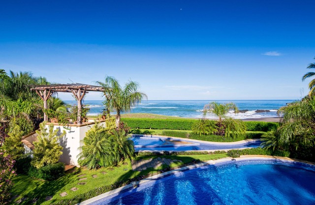 Beach Estate W/ daily HK, Private Beach Access, Beach Club, & Elevator