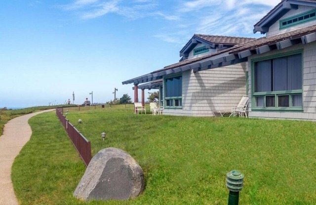 Beach Front 1BR Condo with Pool & Garden Wave Crest at Del Mar
