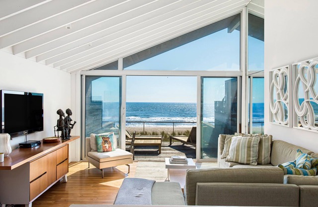 Beach front 2-bedroom - Fire Island Pines - 30 day min. stay