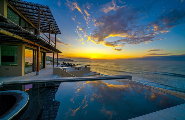 Beach Front 8.500 qm Villa, Infinity-Pool, makelloses Schwimmen
