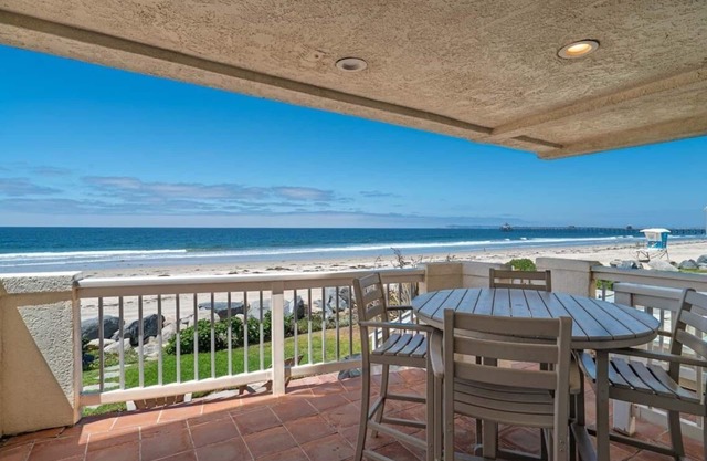 Beach Front Condo with Amazing Views. DOD, Military, North Island Per Diem