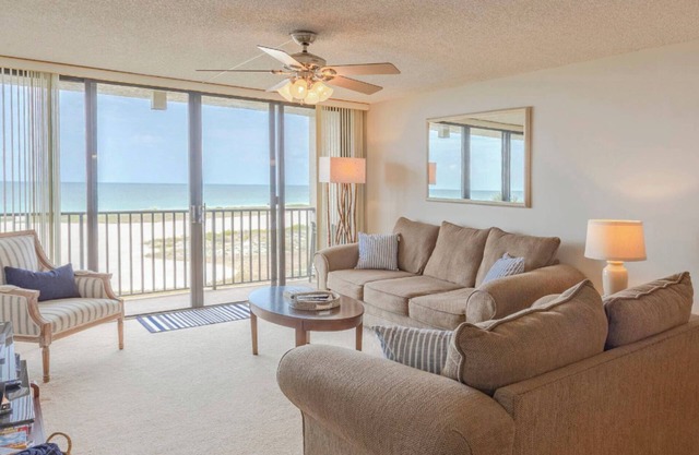 BEACH FRONT CONDO frisch gestrichen und aktualisiert