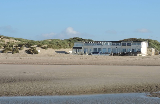 Strandgrundstück mit direktem Zugang zum preisgekrönten Sandstrand und den Dünen