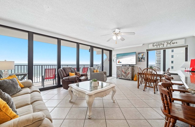 BEACH FRONT, FAMILY FRIENDLY, WALK TO THE HANGOUT!