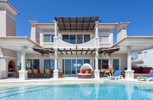 Beach front four bedroom villa located a few minutes walk from Julia beach in Vale do Lobo. Stunning sea views. J121 - Almancil, Algarve