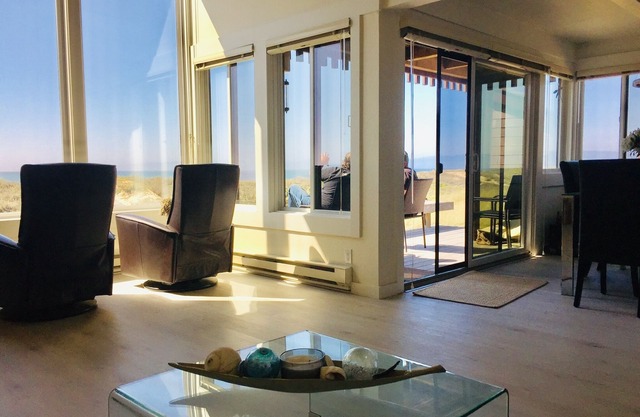 STRANDHAUS IM PARADIES in der Nähe von Carmel und Monterey, CA.