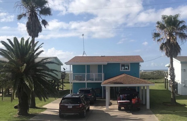 Beach Front Home with Outstanding Views - Just a quick walk to the ocean.