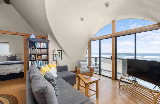Beach Front House On The Strand. Sleeps 8