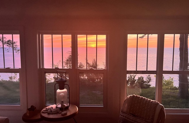 ☀BEACH FRONT large private family cottage☀️
