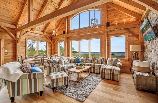 Beach Front Oasis - Maßgefertigtes Holzhaus am Cleveland Beach