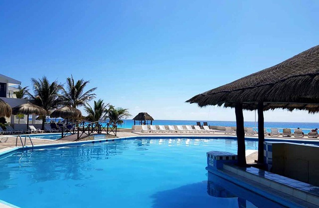 Beach front Penthouse with stunning sea and lagoon view