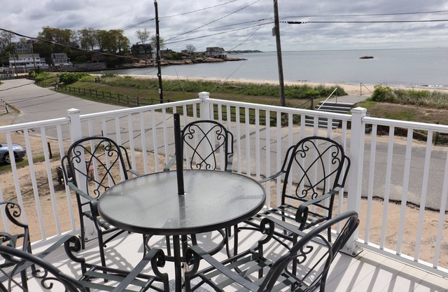 BEACH FRONT Pet Friendly, Sleeps 10, Firepit, assoc. playground w/tennis/pickle.