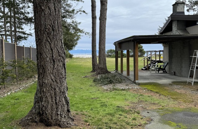 Beach front property on Saratoga Beach, cabin with ocean view.