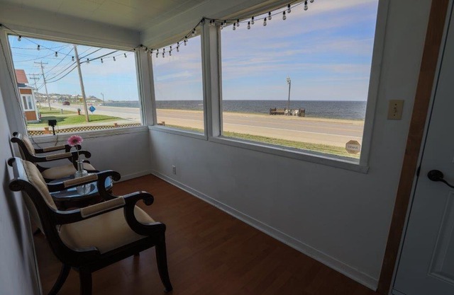 Beach front quality house, open year round, Cap- Chat, Gaspesie, fishing, kayak,