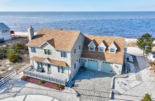 BEACH FRONT SPECTACULAR SUNSET VIEWS SECLUDED BLOCK