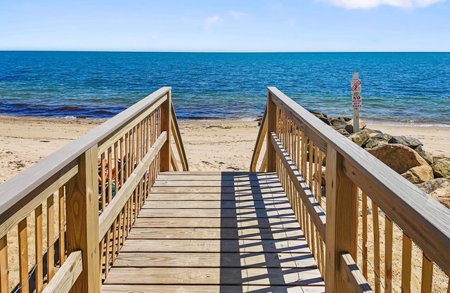 Beach front studio with queen bed, grill, outdoor shower