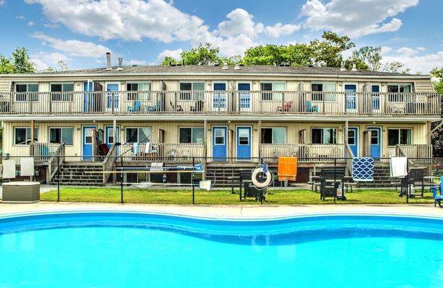 Beach front- Wasaga Beach/AC/BBQ/ Near Blue Mountain