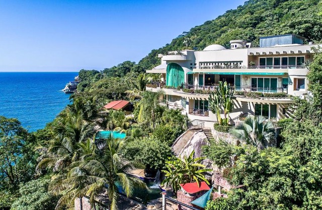 Beach Frontage Armonia Villa with stunning views