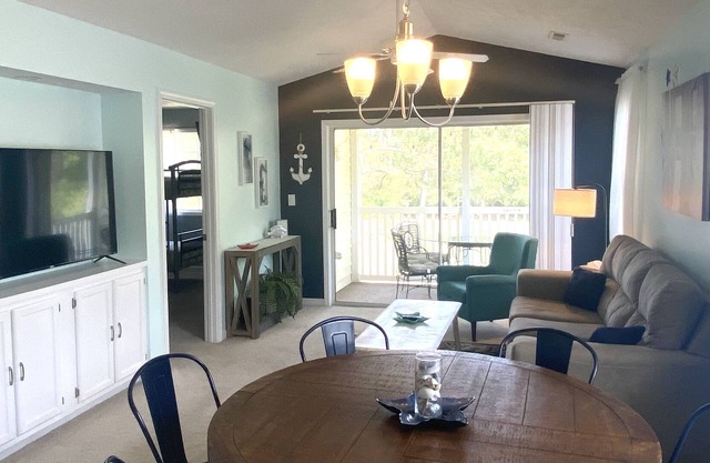 Beach/Golf/Tennis Condo-Perfect for Families! Overlooks swimming pool!