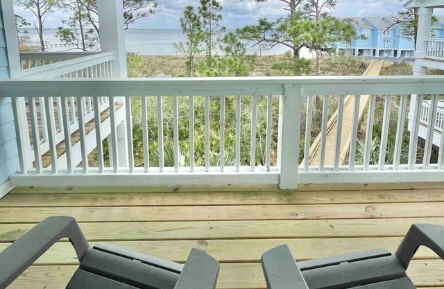 Beach Haven: Beautiful views, Kayaks, Pool & more!