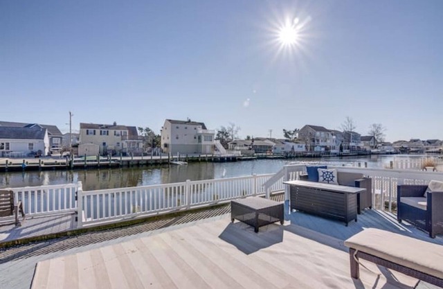 Beach Haven West Getaway. Five Minutes to LBI!