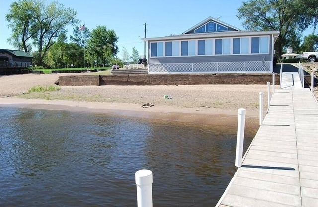 Beach House # 1 mit einem Privatstrand an der St. Croix River