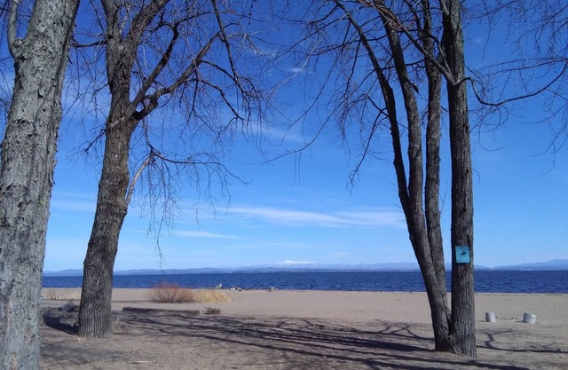 Beach House, mindestens 1 Monat, 20 Minuten Fahrt nach Plattsburgh, 50 Minuten nach L. Placid