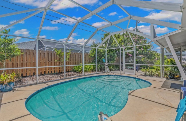 Beheizter Pool und Whirlpool Beach Home. 2 Minuten zu Fuß 2 Strand. Jimmy Buffet Traumhaus.