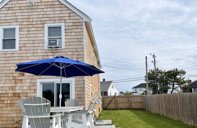 Beach House, Close to Sunrise Beach, Fenced Yard, Deck, Dog Friendly