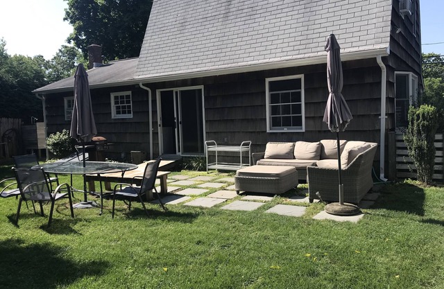 Beach House comfortable, clean and close to beaches,wineries,jitney