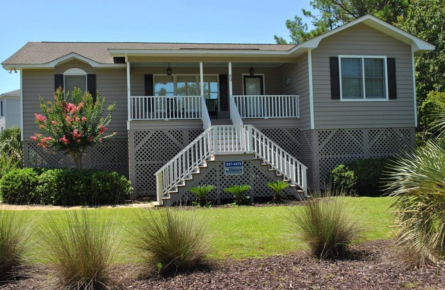 Barfuß Tage: 3 BR / 2 BA Haus in Pawleys Island, Schlafmöglichkeiten für 8